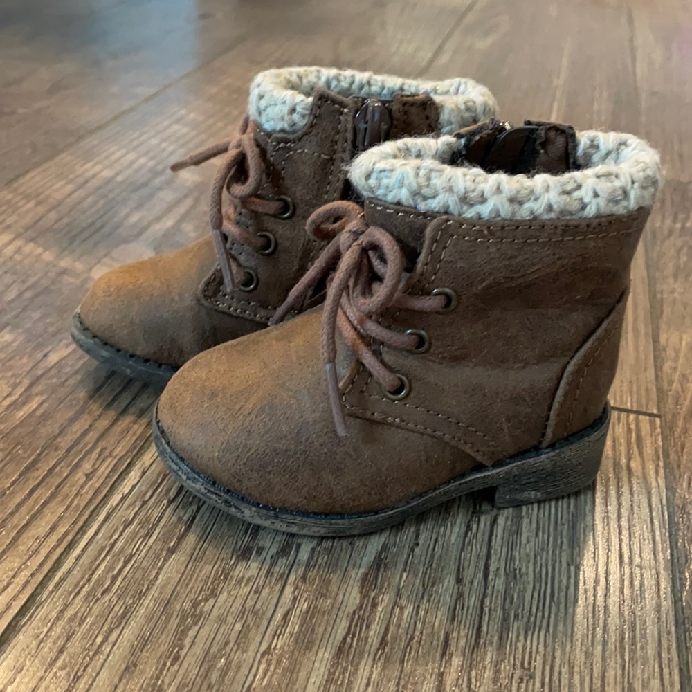 Little girls boots size 4